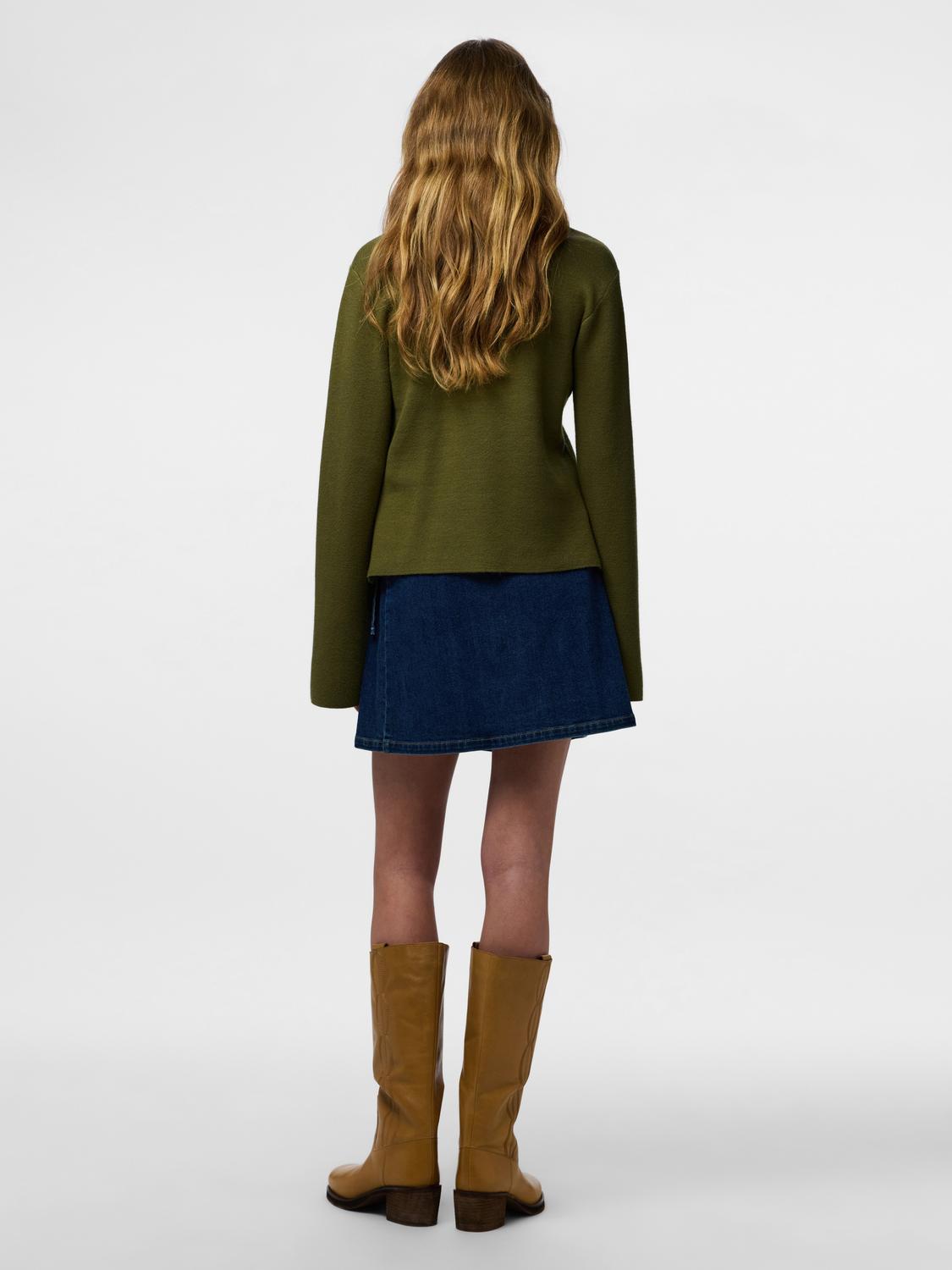 model_shot-back